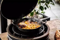 Forged Pan Met 2 Handvatten 24 Cm -Barbecue-Uitrusting Forged pan met 2 handvatten 24 cm sfeerfoto 3