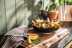 Forged Pan Met 2 Handvatten 28 Cm -Barbecue-Uitrusting Forged pan met 2 handvatten 28 cm sfeerfoto