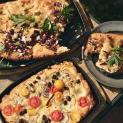 The Bastard Cast Iron Sizzling Plate & Holder 21 X 28 Cm 9 The Bastard Cast Iron Sizzling Plate & Holder 21 X 28 Cm -Barbecue-Uitrusting The bastard cast iron sizzling plate en holder 21cm x 28cm 4