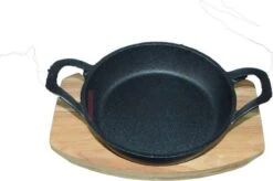 Gratinpan Gietijzer 15C Op Plank